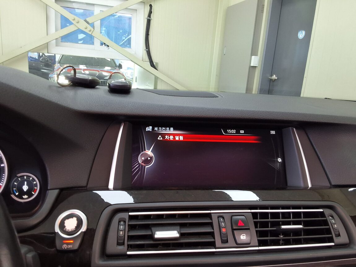 BMW 5 SERIES (6TH GEN) 528i xDRIVE M AERODYNAMIC 2016 - zdjęcie 27