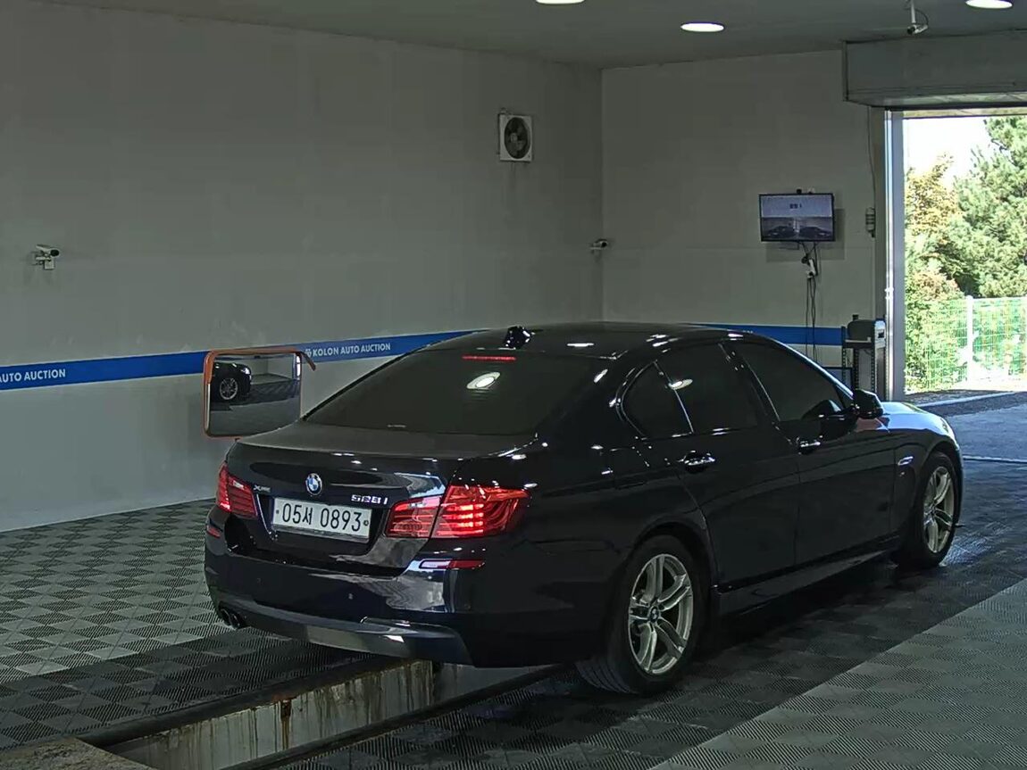 BMW 5 SERIES (6TH GEN) 528i xDRIVE M AERODYNAMIC 2016 - zdjęcie 5