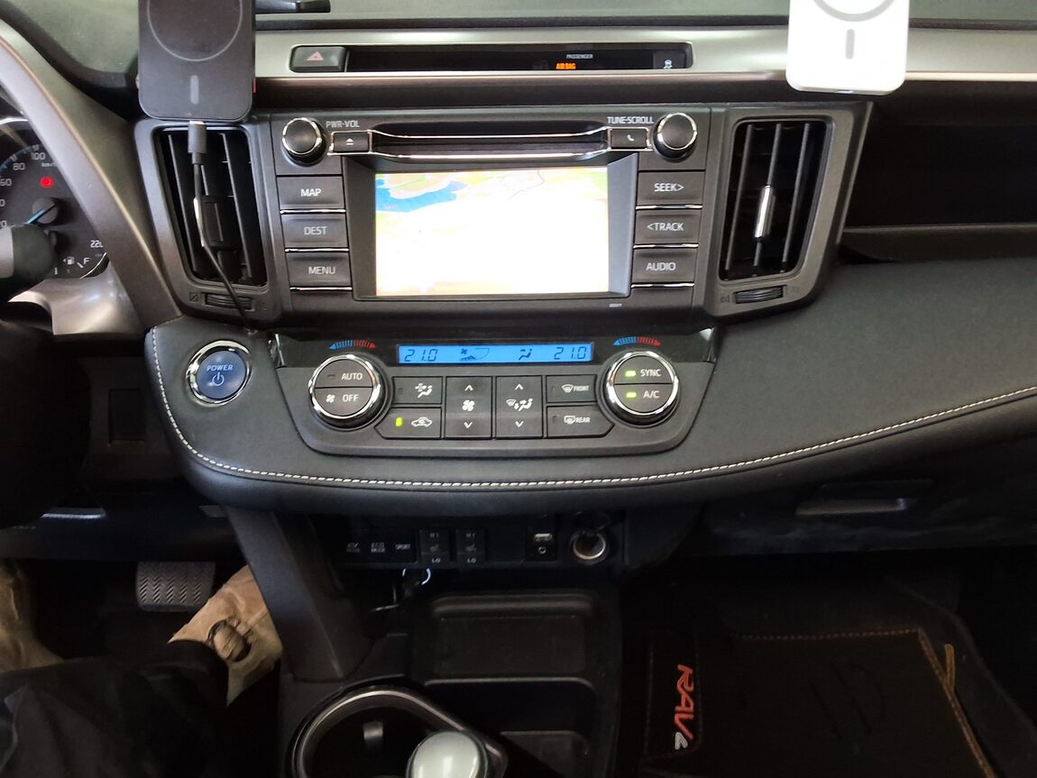 TOYOTA RAV4 (4TH GEN) 2.5 4WD HYBRID 2016 - zdjęcie 24