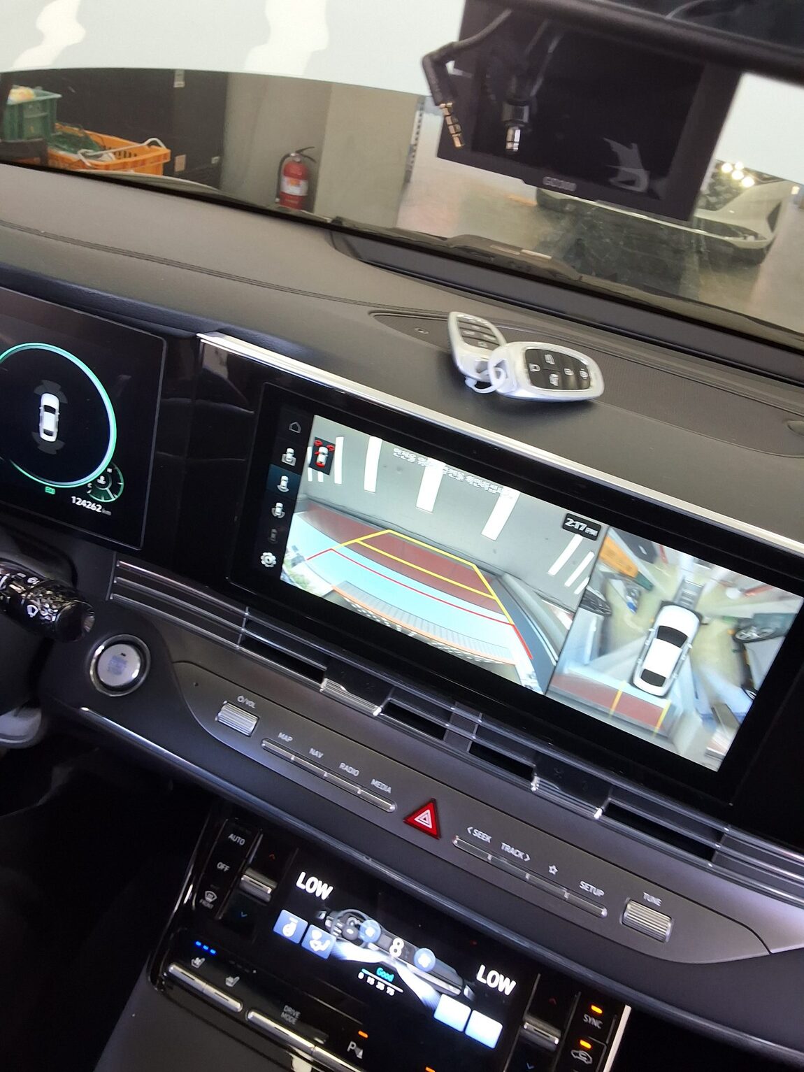 HYUNDAI THE NEW GRANDEUR IG GASOLINE 3.3 LE BLANC 2022 - zdjęcie 17