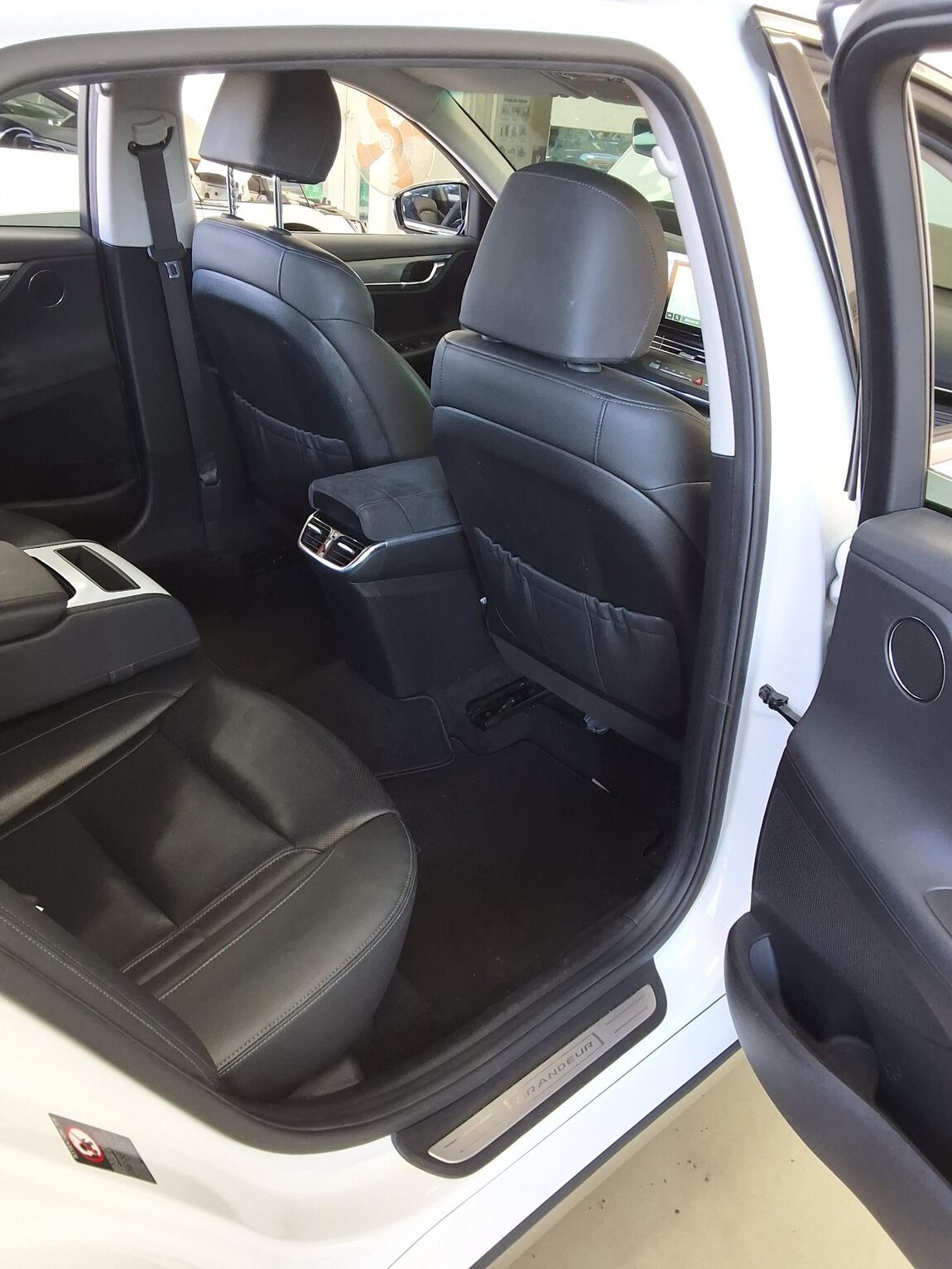 HYUNDAI THE NEW GRANDEUR IG GASOLINE 3.3 LE BLANC 2022 - zdjęcie 13