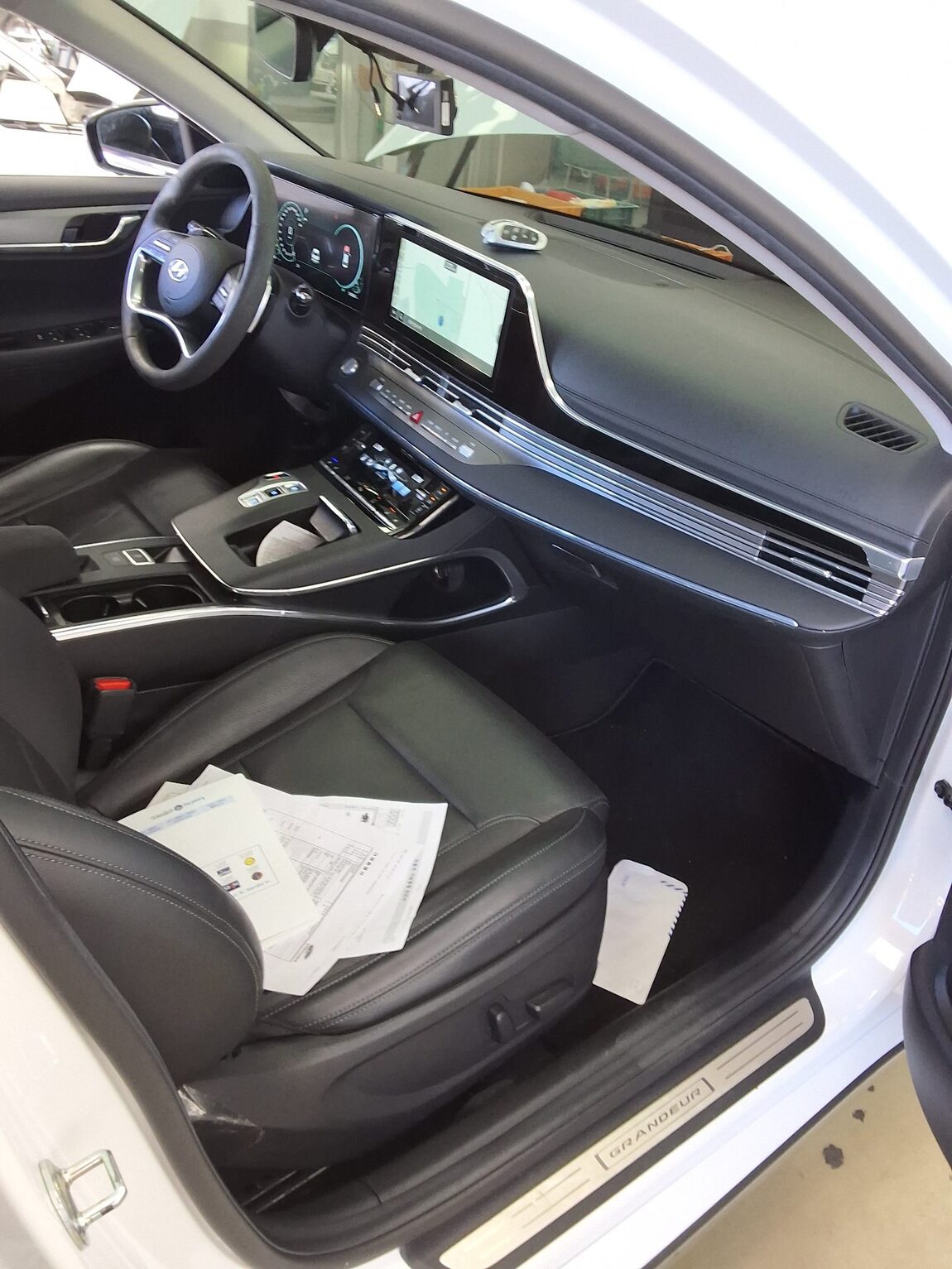 HYUNDAI THE NEW GRANDEUR IG GASOLINE 3.3 LE BLANC 2022 - zdjęcie 14