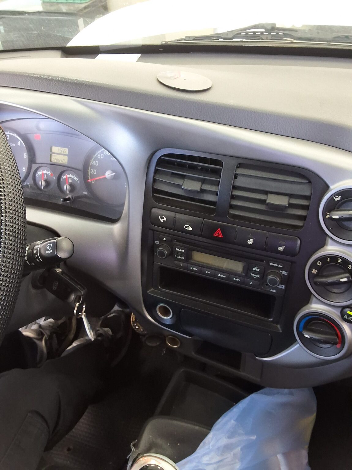 KIA BONGO III CARGO 1.2 TON STANDARD CAB EXTRA LONG WHEELBASE 2014 - zdjęcie 15