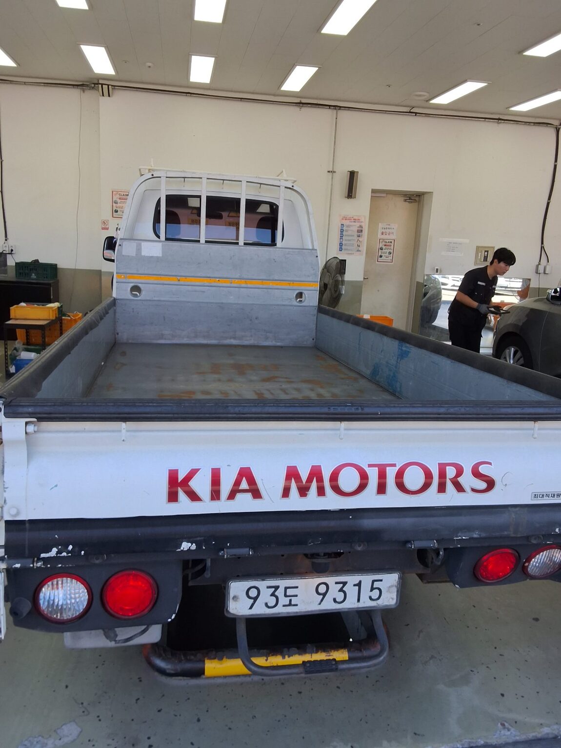 KIA BONGO III CARGO 1.2 TON STANDARD CAB EXTRA LONG WHEELBASE 2014 - zdjęcie 13