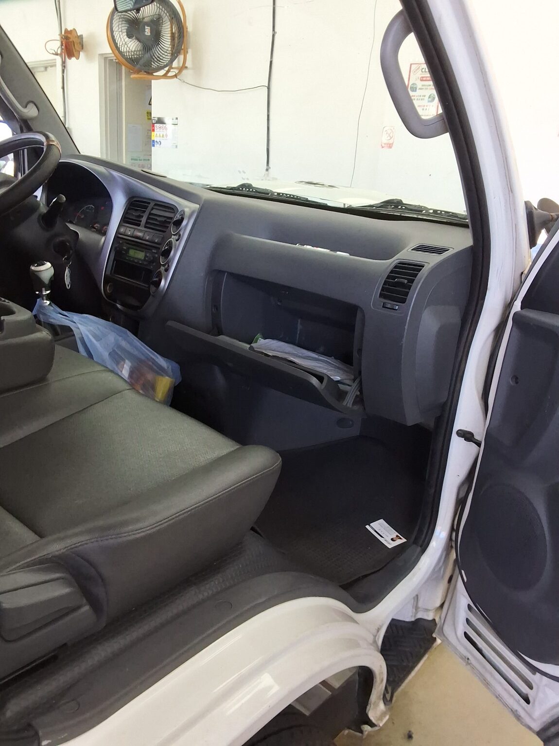 KIA BONGO III CARGO 1.2 TON STANDARD CAB EXTRA LONG WHEELBASE 2014 - zdjęcie 12