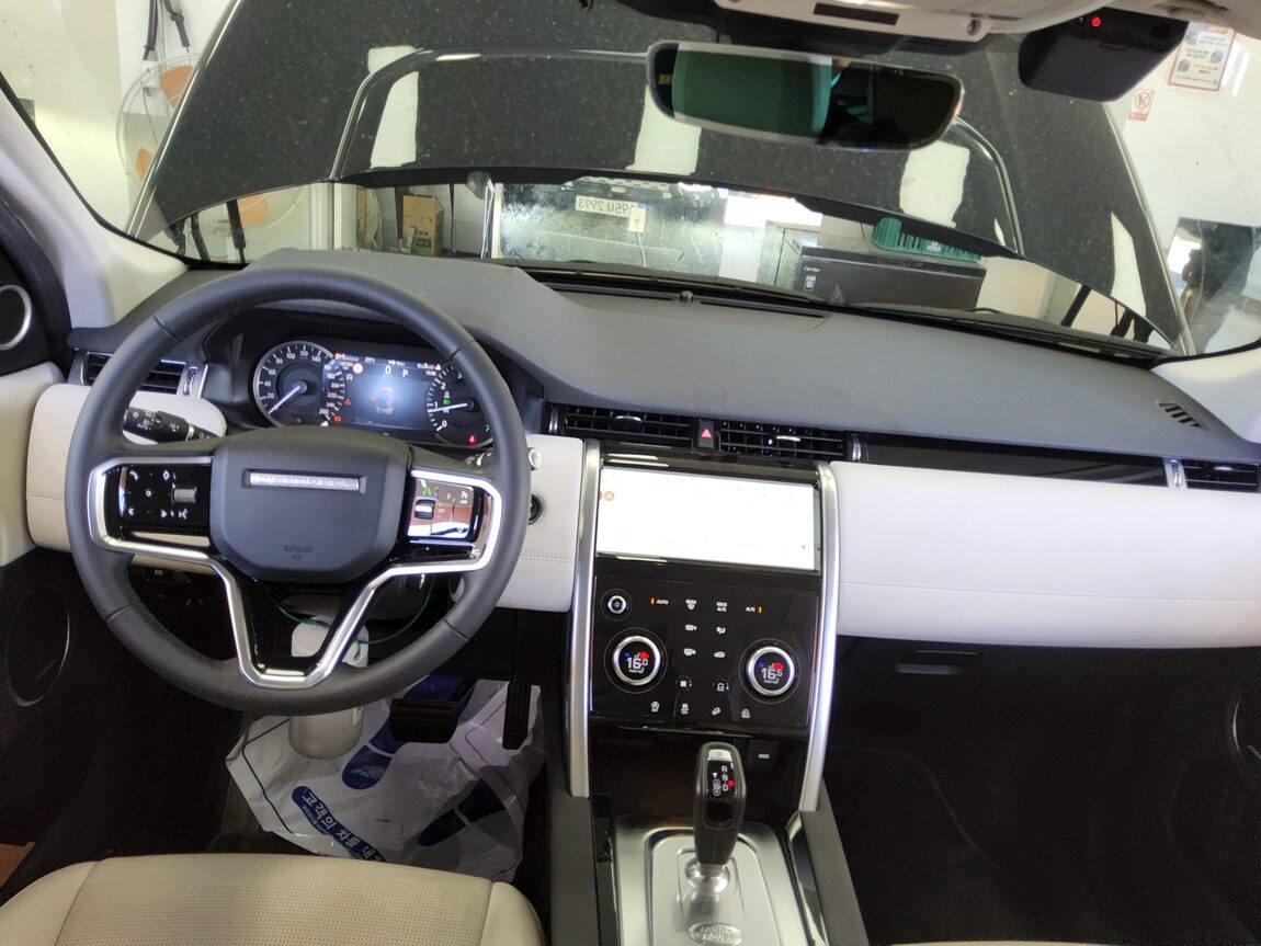 LAND ROVER DISCOVERY SPORT 2.0 P250 SE 2023 - zdjęcie 11