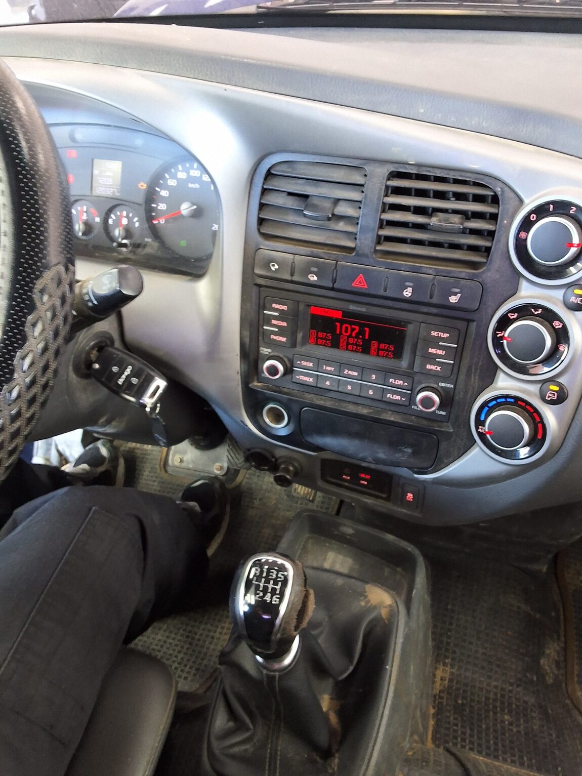 KIA BONGO III CARGO 1.2 TON STANDARD CAB EXTRA LONG WHEELBASE 2019 - zdjęcie 15