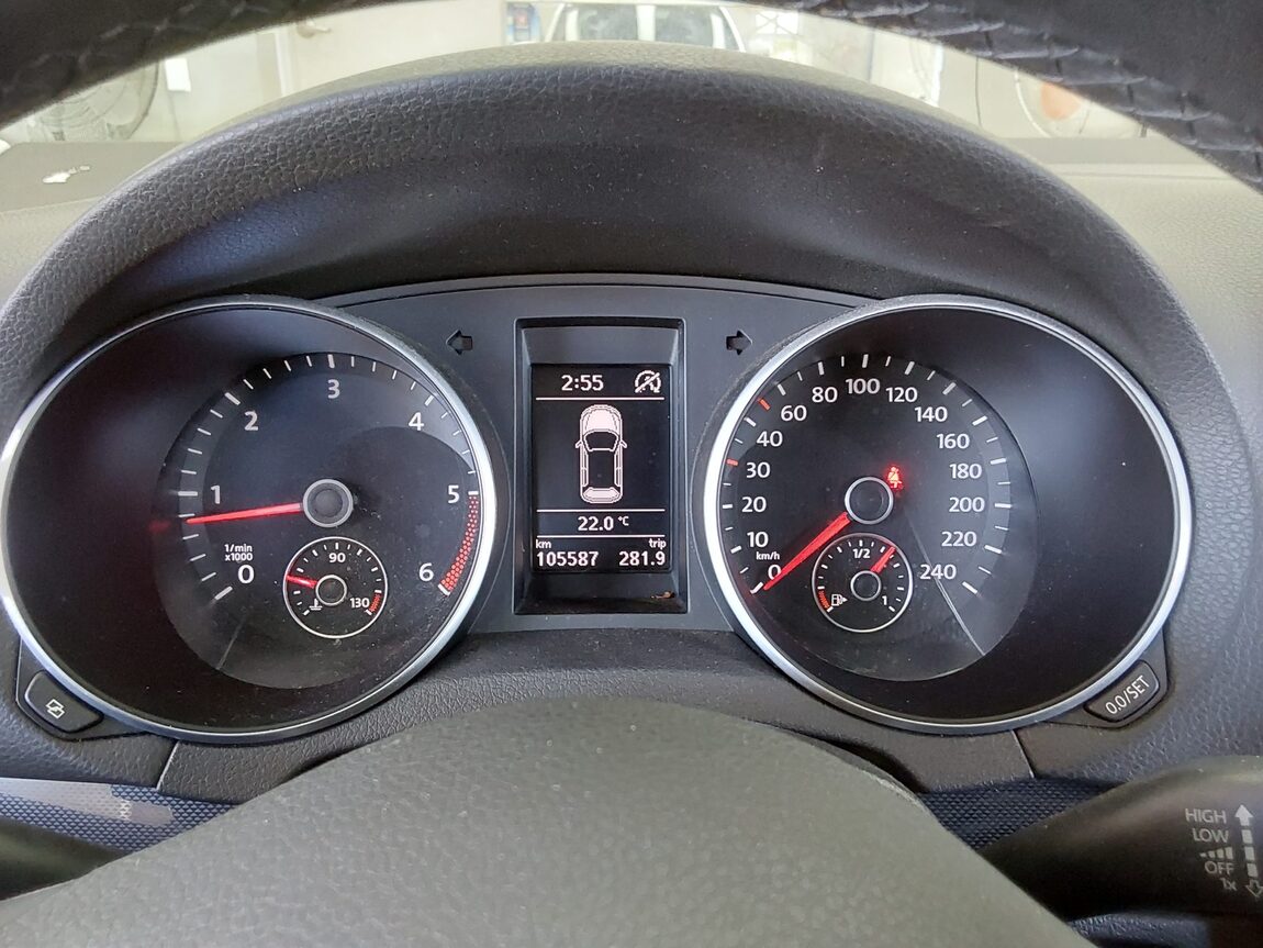 VOLKSWAGEN GOLF (6TH GEN) 1.6 TDI BLUEMOTION 2012 - zdjęcie 9