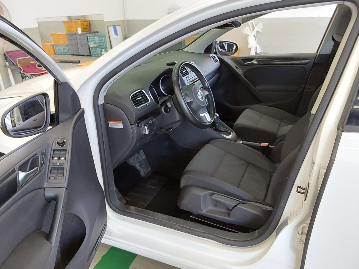 VOLKSWAGEN GOLF (6TH GEN) 1.6 TDI BLUEMOTION 2012 - zdjęcie 10