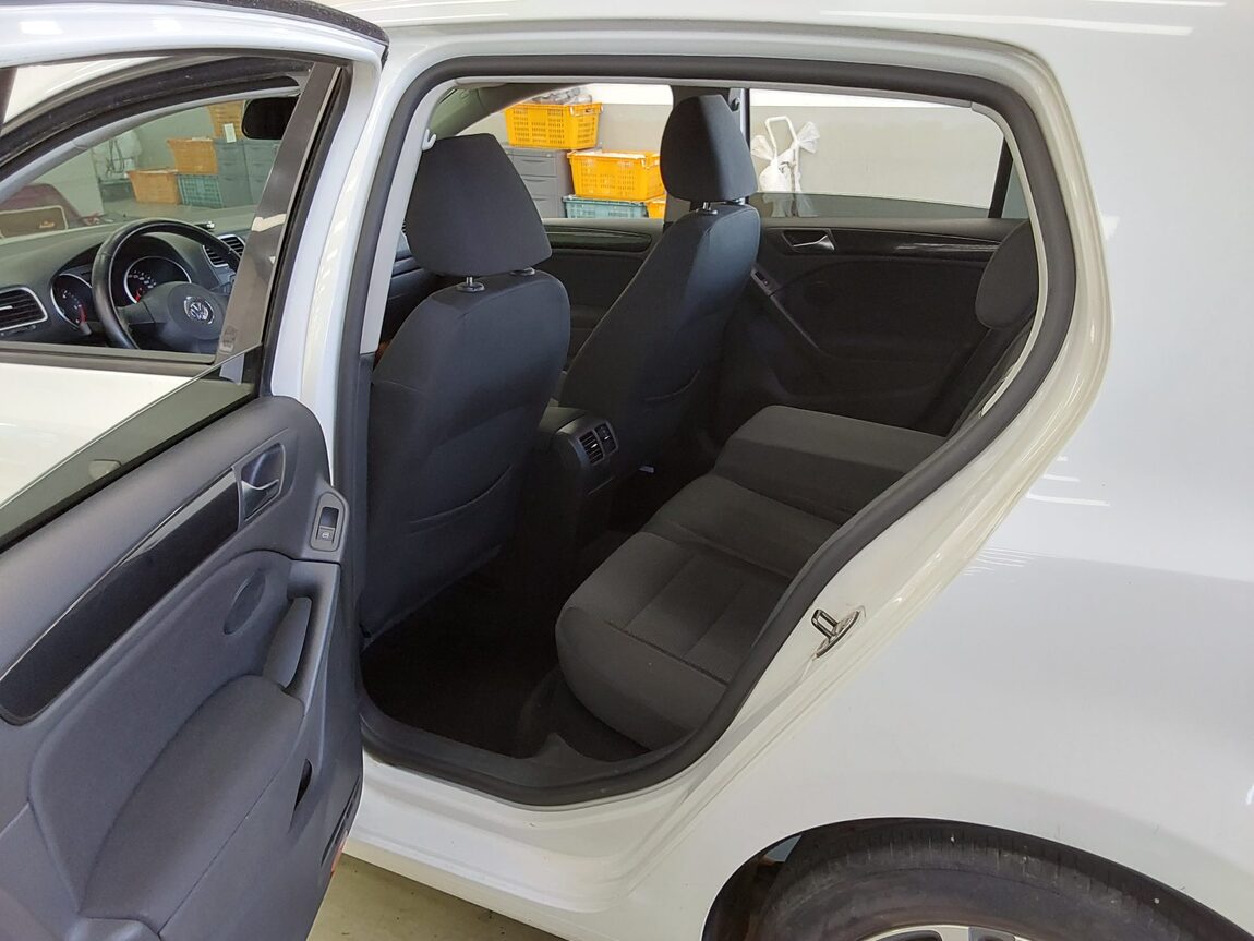 VOLKSWAGEN GOLF (6TH GEN) 1.6 TDI BLUEMOTION 2012 - zdjęcie 12