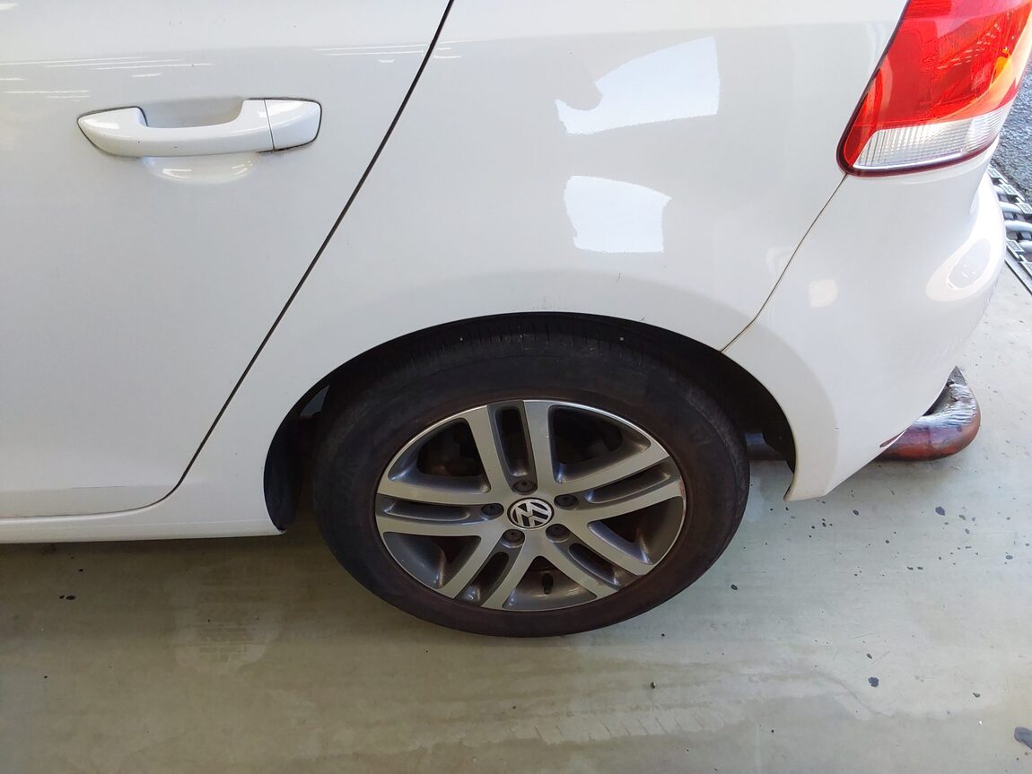 VOLKSWAGEN GOLF (6TH GEN) 1.6 TDI BLUEMOTION 2012 - zdjęcie 21