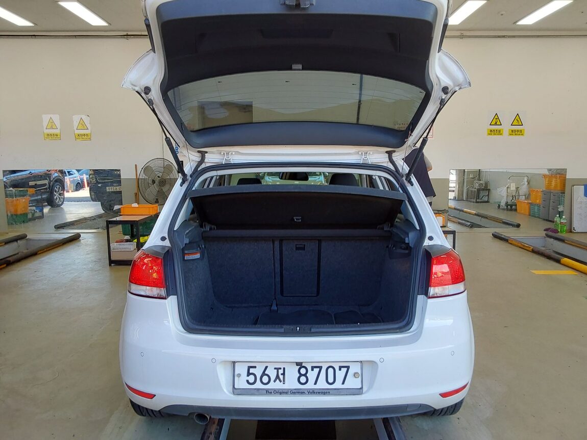 VOLKSWAGEN GOLF (6TH GEN) 1.6 TDI BLUEMOTION 2012 - zdjęcie 15