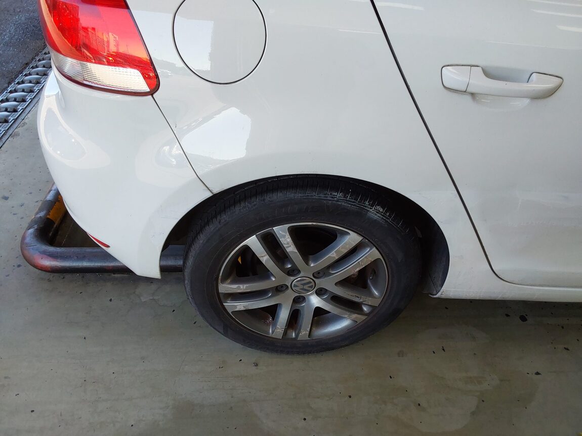 VOLKSWAGEN GOLF (6TH GEN) 1.6 TDI BLUEMOTION 2012 - zdjęcie 23