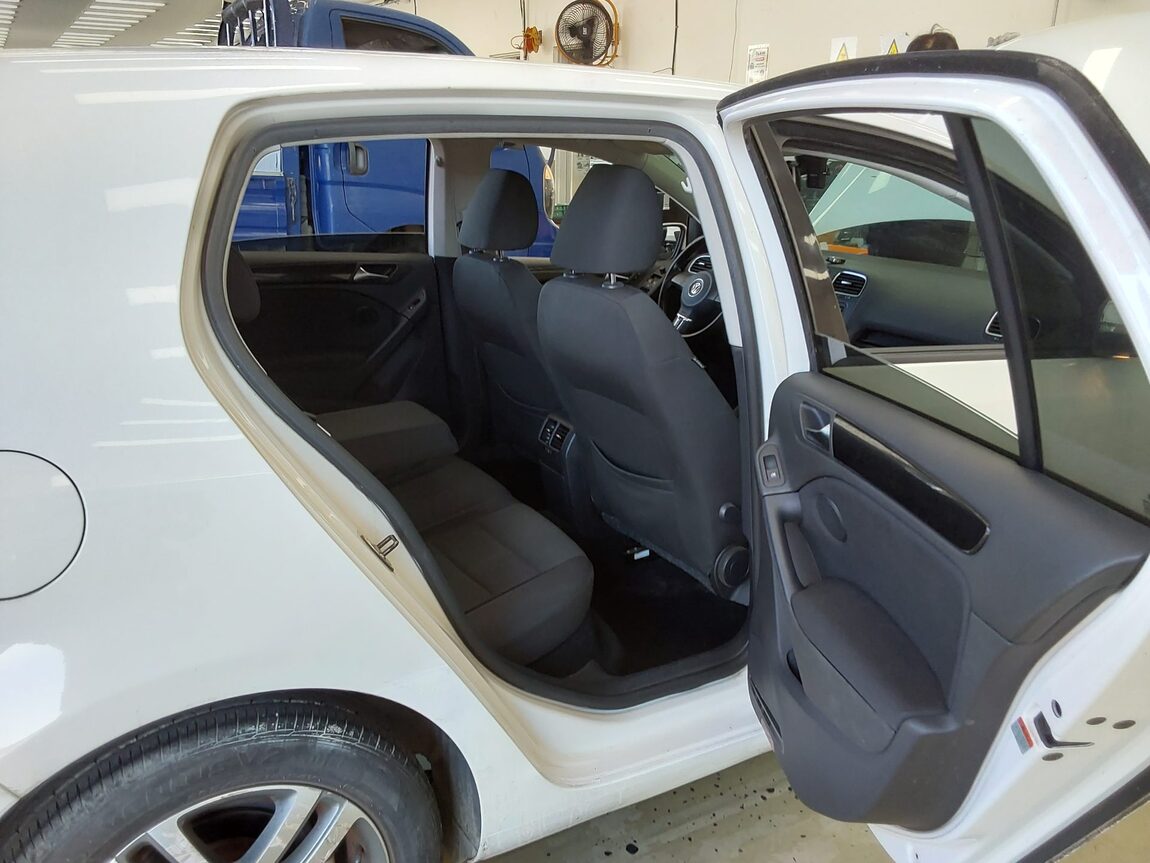 VOLKSWAGEN GOLF (6TH GEN) 1.6 TDI BLUEMOTION 2012 - zdjęcie 13