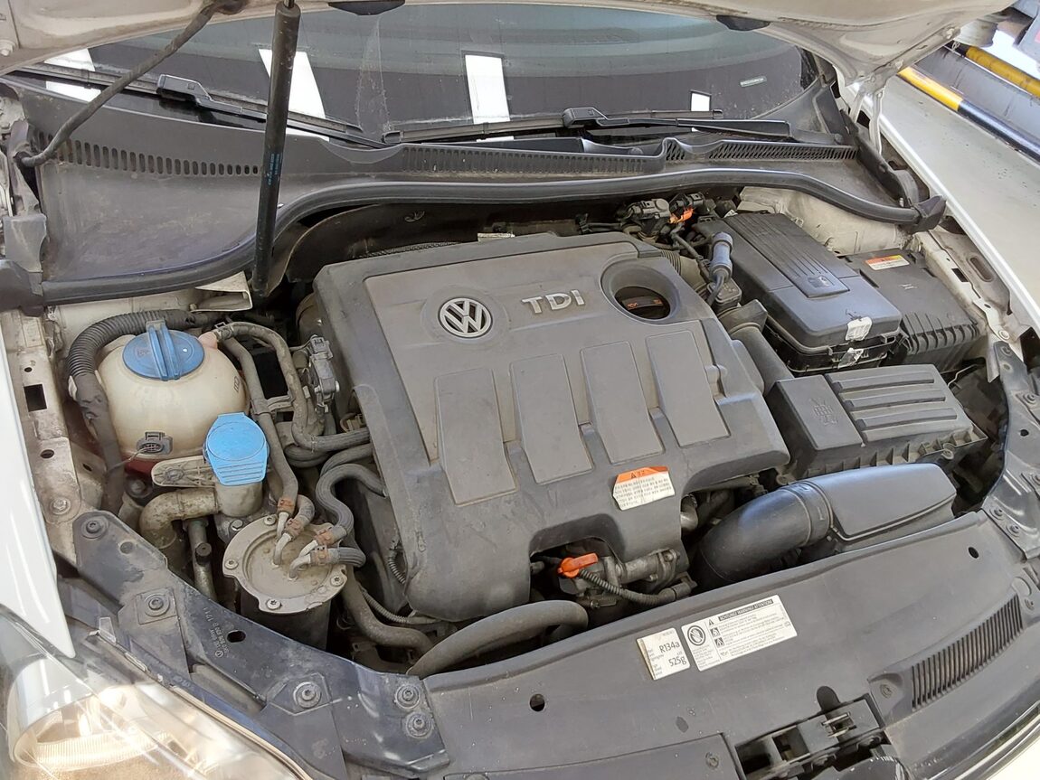 VOLKSWAGEN GOLF (6TH GEN) 1.6 TDI BLUEMOTION 2012 - zdjęcie 18