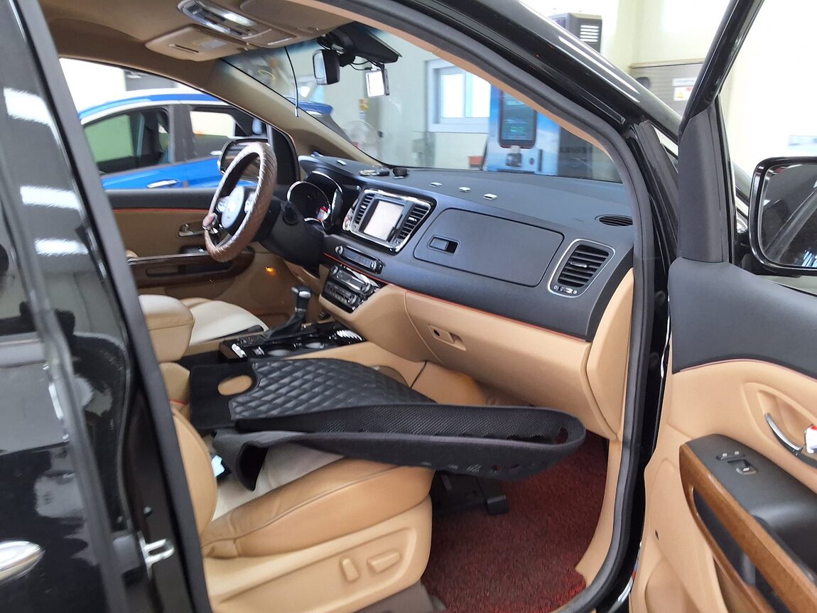 KIA ALL NEW CARNIVAL HI-LIMOUSINE DIESEL 9-SEATER NOBLESSE 2018 - zdjęcie 15