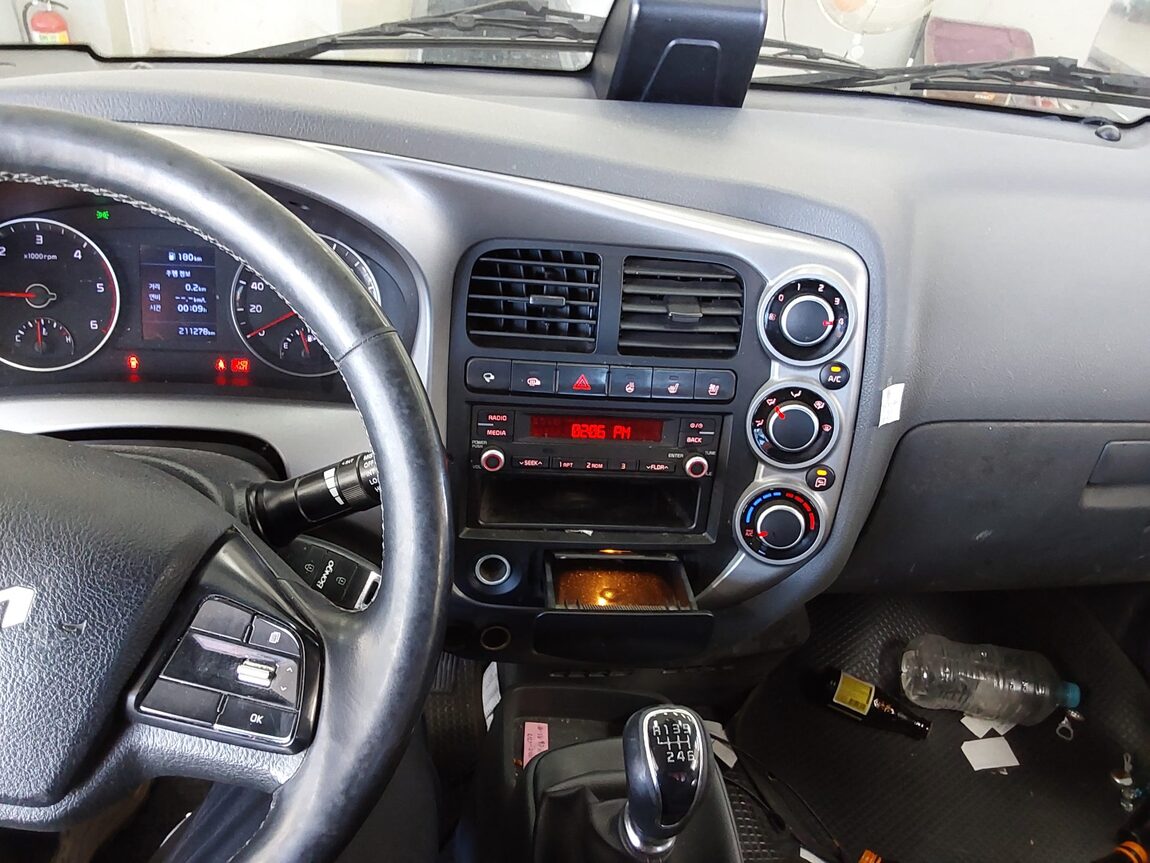 KIA THE NEW BONGO III CARGO 1.2 TON STANDARD CAB EXTRA LONG WHEELBASE GL 2023 - zdjęcie 15
