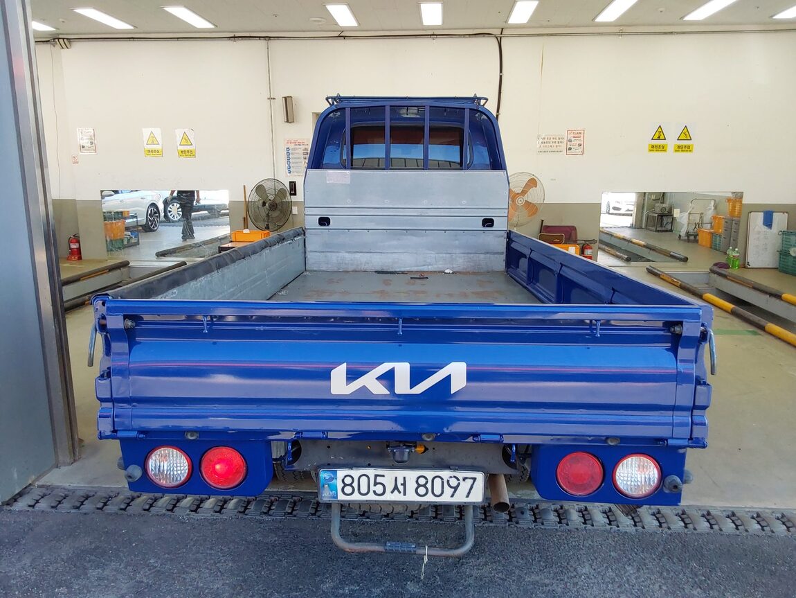 KIA THE NEW BONGO III CARGO 1.2 TON STANDARD CAB EXTRA LONG WHEELBASE GL 2023 - zdjęcie 13