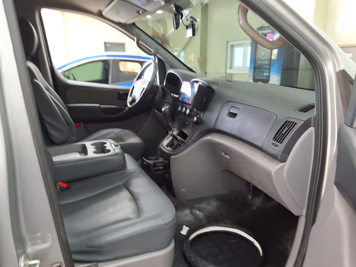 HYUNDAI GRAND STAREX 12-SEATER DIESEL CVX DELUXE 2016 - zdjęcie 15