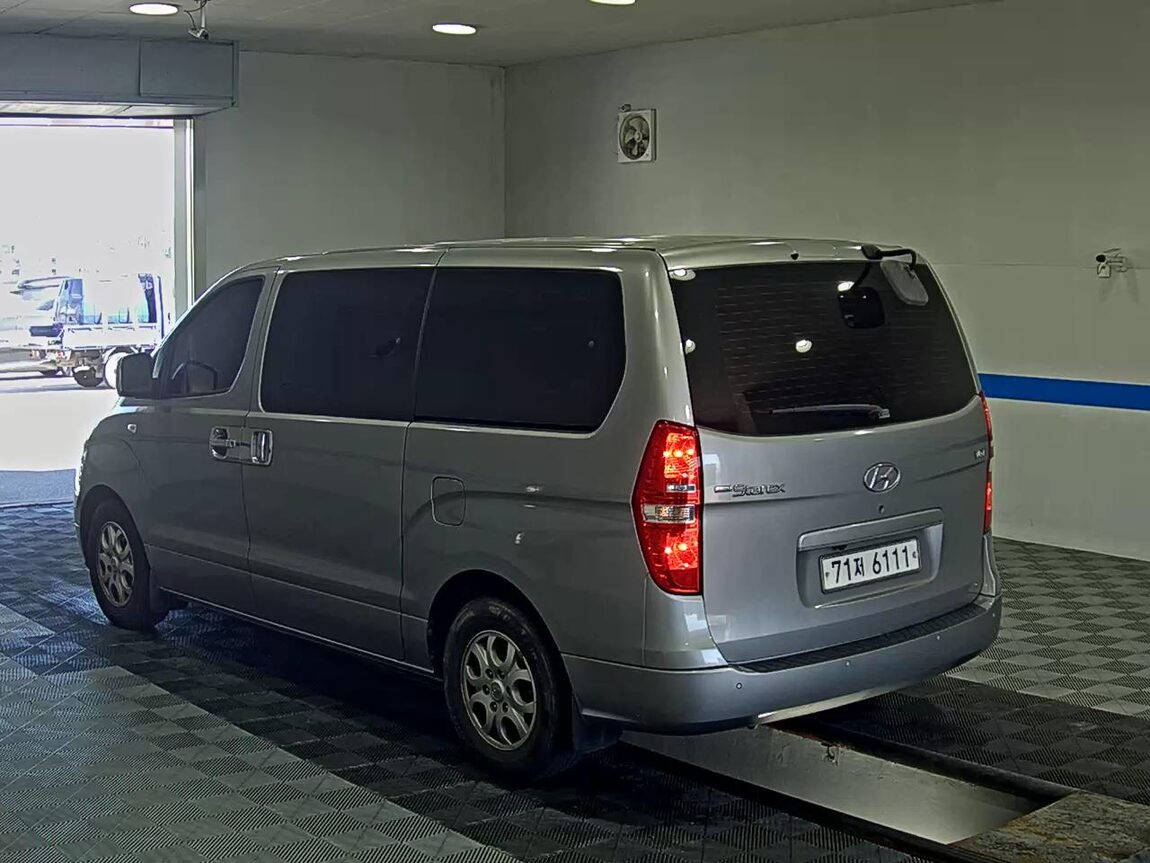 HYUNDAI GRAND STAREX 12-SEATER DIESEL CVX DELUXE 2016 - zdjęcie 6