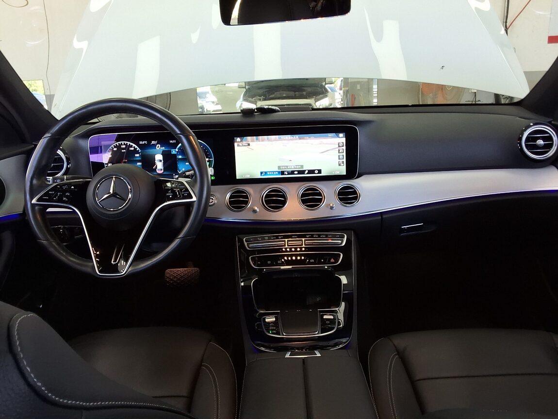 MERCEDES-BENZ E-CLASS (5TH GEN) E250 AVANTGARDE 2021 - zdjęcie 11