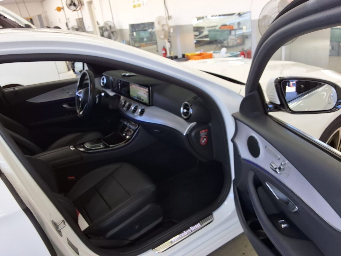 MERCEDES-BENZ E-CLASS (5TH GEN) E250 AVANTGARDE 2021 - zdjęcie 14