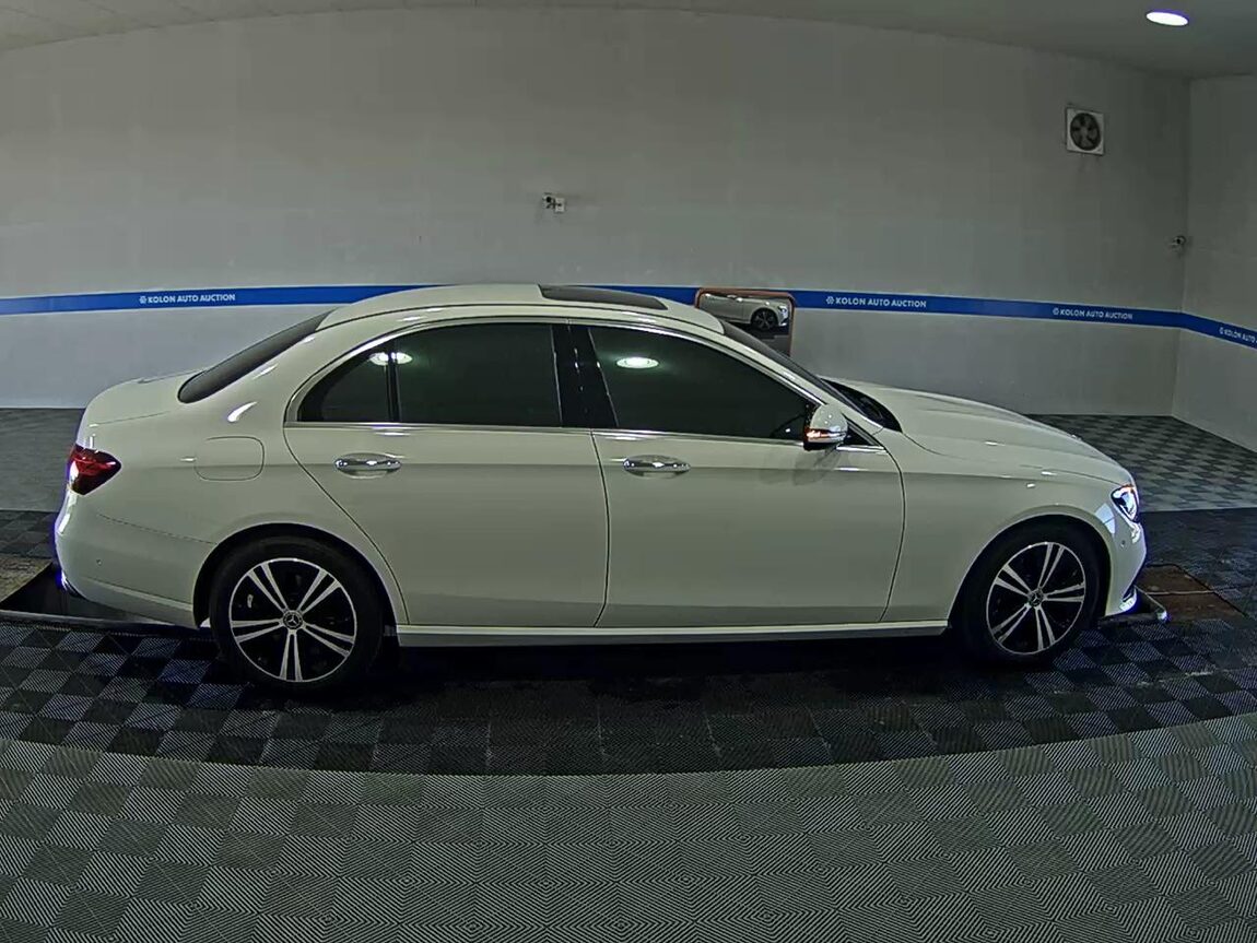 MERCEDES-BENZ E-CLASS (5TH GEN) E250 AVANTGARDE 2021 - zdjęcie 4