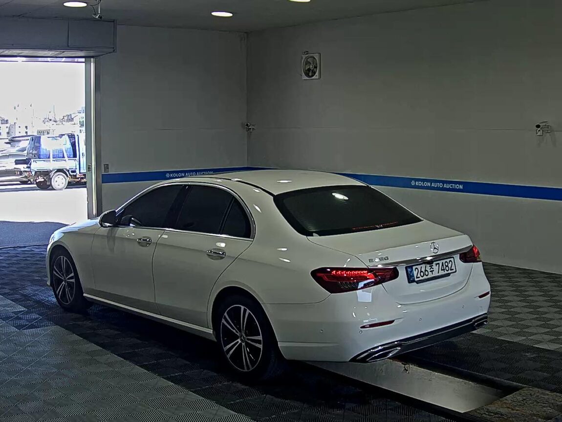 MERCEDES-BENZ E-CLASS (5TH GEN) E250 AVANTGARDE 2021 - zdjęcie 6