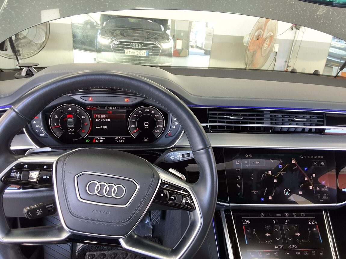 AUDI A8 (4TH GEN) L 55 TFSI QUATTRO 2021 - zdjęcie 17