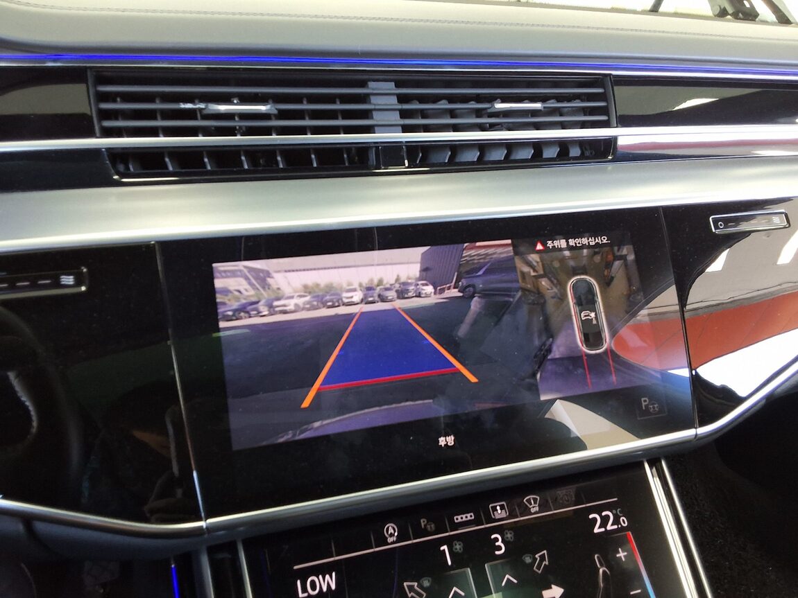 AUDI A8 (4TH GEN) L 55 TFSI QUATTRO 2021 - zdjęcie 20