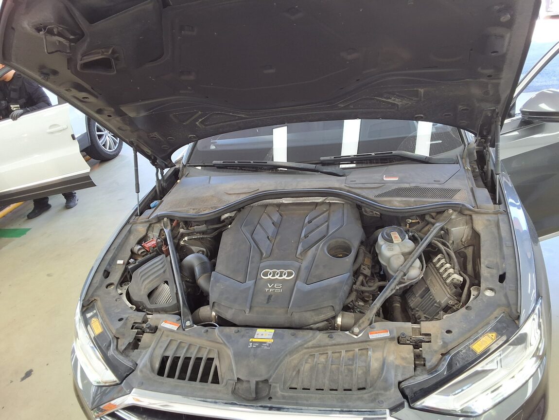 AUDI A8 (4TH GEN) L 55 TFSI QUATTRO 2021 - zdjęcie 21
