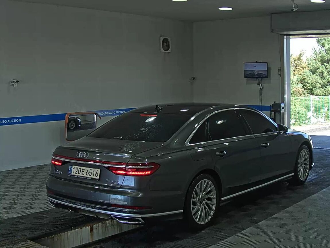 AUDI A8 (4TH GEN) L 55 TFSI QUATTRO 2021 - zdjęcie 5