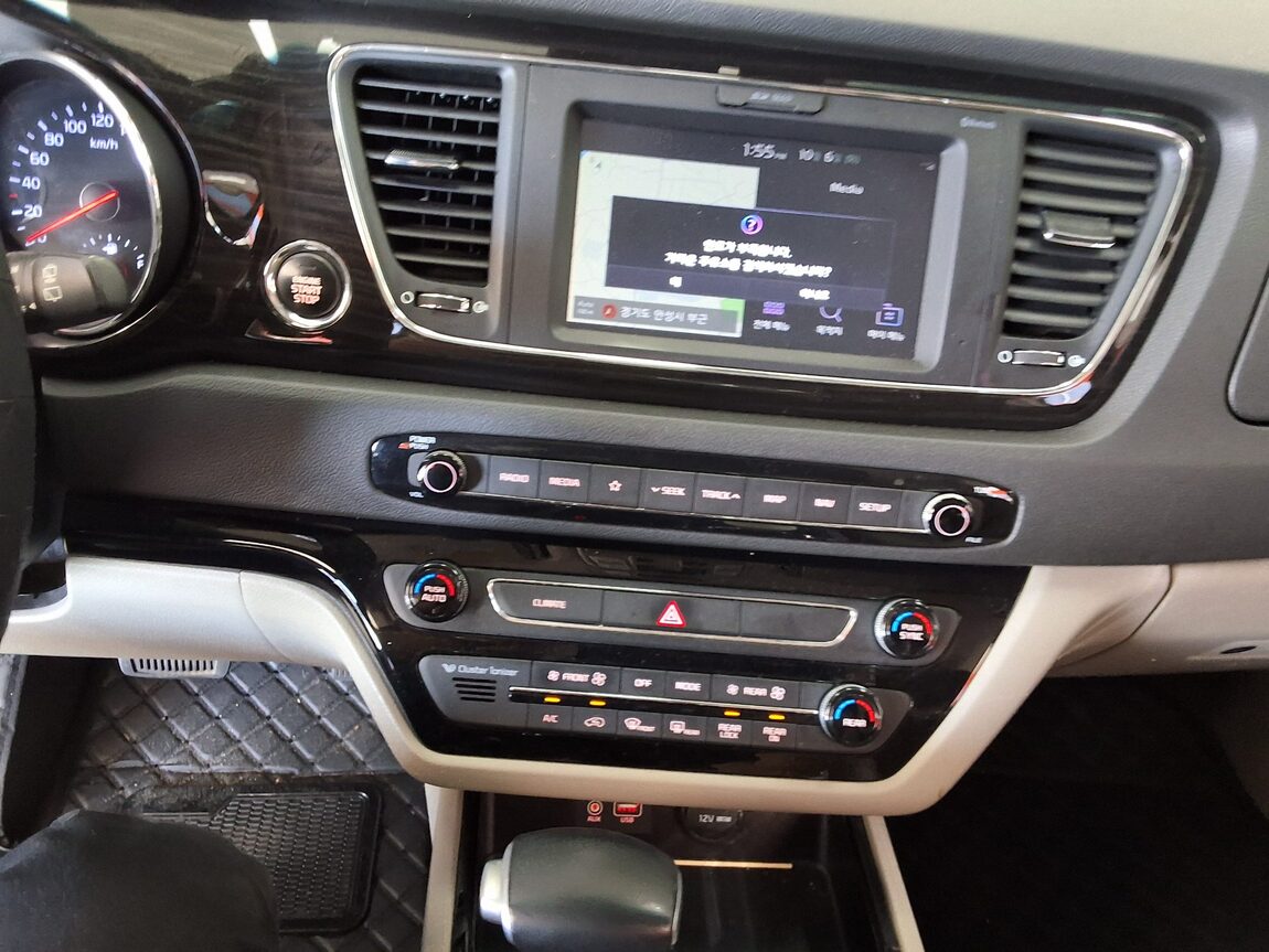 KIA THE NEW CARNIVAL 9-SEATER DIESEL PRESTIGE 2019 - zdjęcie 24