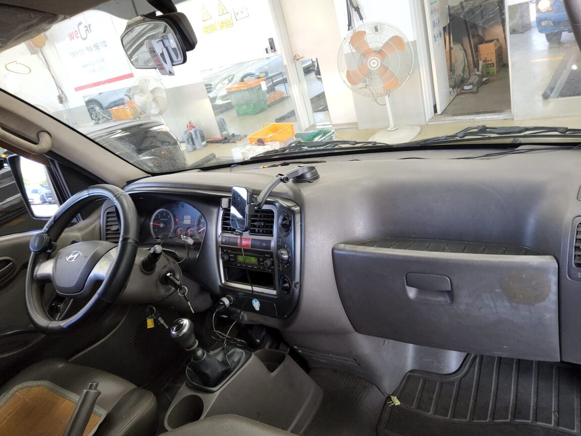 HYUNDAI PORTER II HIGH-ROOF BUILT-IN BOX TRUCK SUPER CAB 2015 - zdjęcie 11