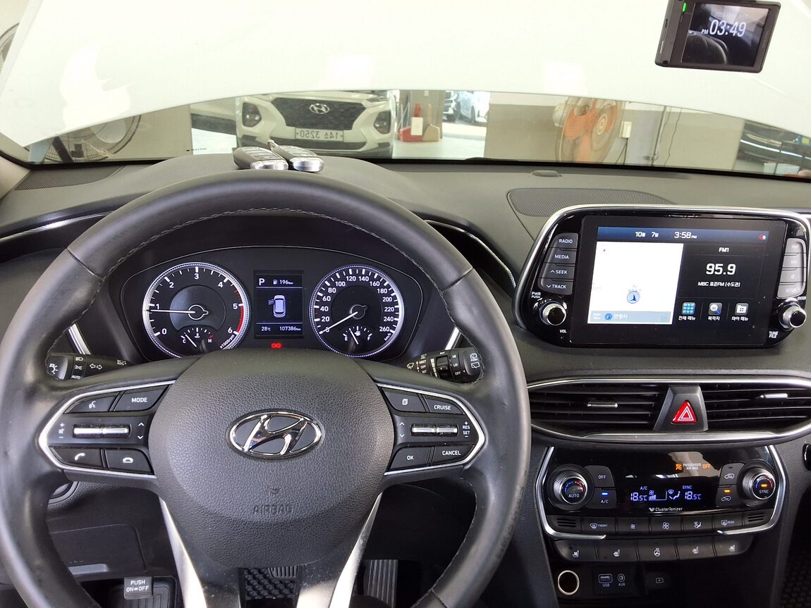 HYUNDAI SANTA FE (TM) R2.0 2WD PREMIUM 2019 - zdjęcie 17