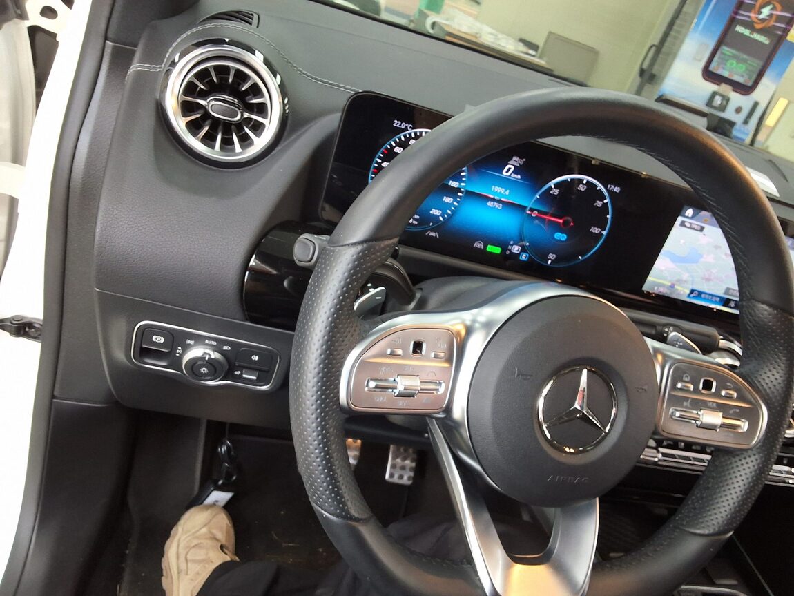 MERCEDES-BENZ EQA 250 AMG PACK PLUS 2022 - zdjęcie 22