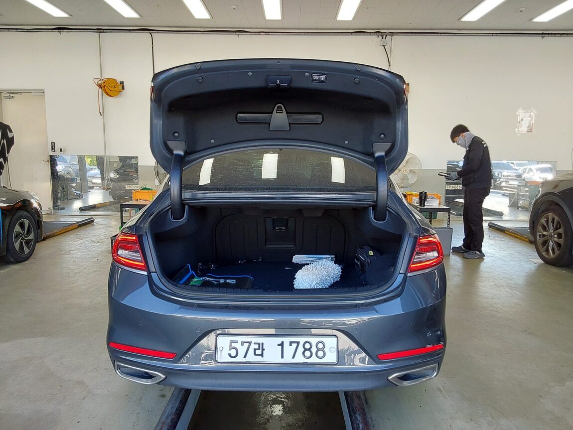 HYUNDAI GRANDEUR IG HYBRID 2.4 HEV EXCLUSIVE SPECIAL 2019 - zdjęcie 15