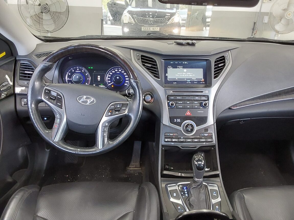HYUNDAI GRANDEUR HG HG 300 PREMIUM 2016 - zdjęcie 11