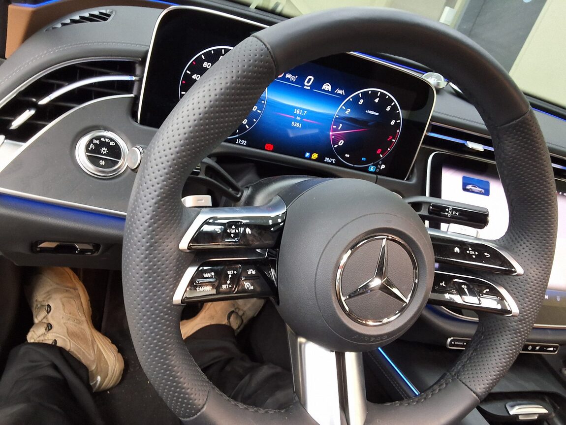MERCEDES-BENZ E-CLASS (6TH GEN) E200 AMG LINE 2026 - zdjęcie 23