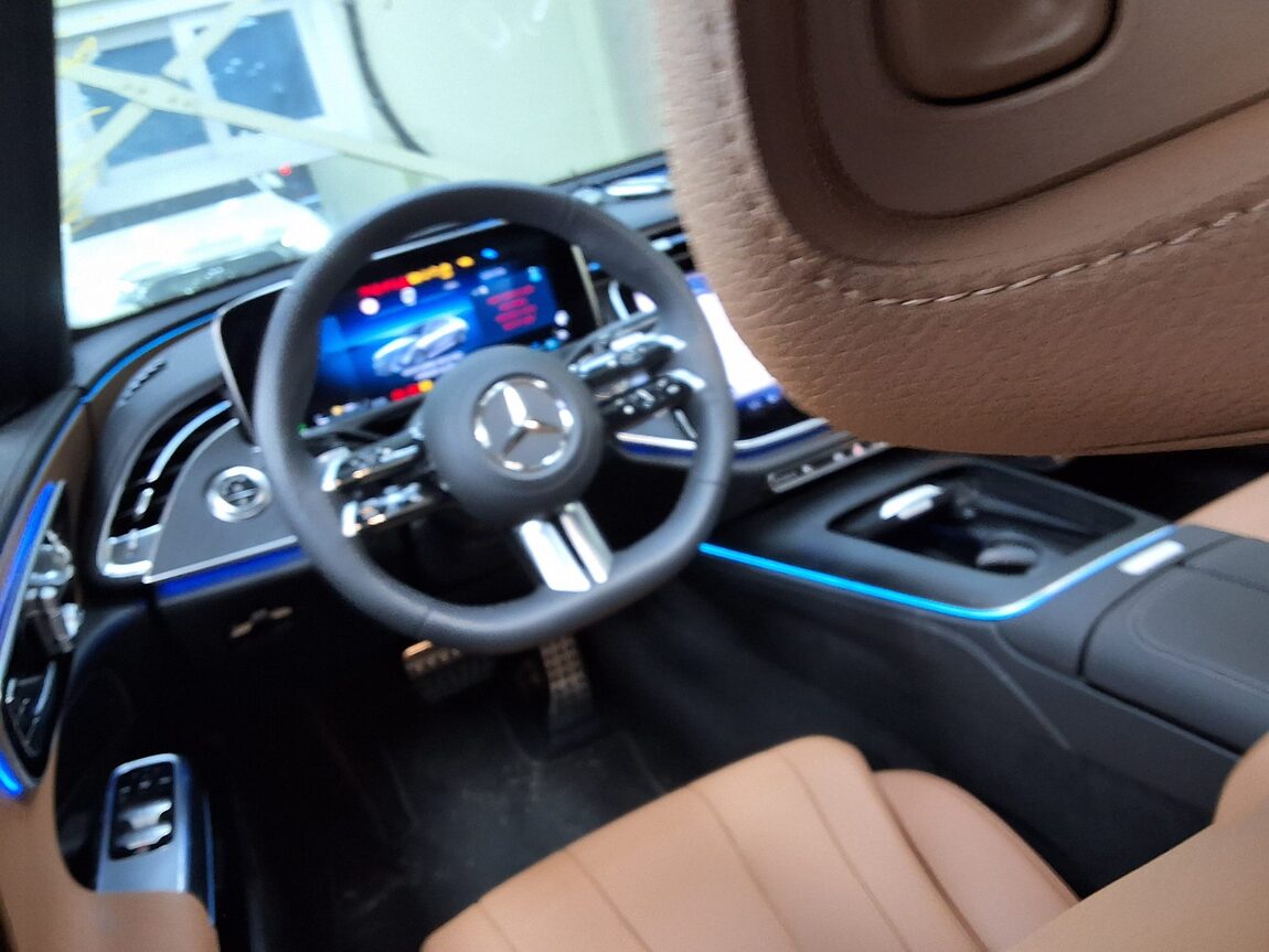 MERCEDES-BENZ E-CLASS (6TH GEN) E200 AMG LINE 2026 - zdjęcie 12