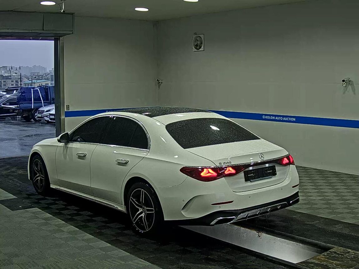 MERCEDES-BENZ E-CLASS (6TH GEN) E200 AMG LINE 2026 - zdjęcie 6