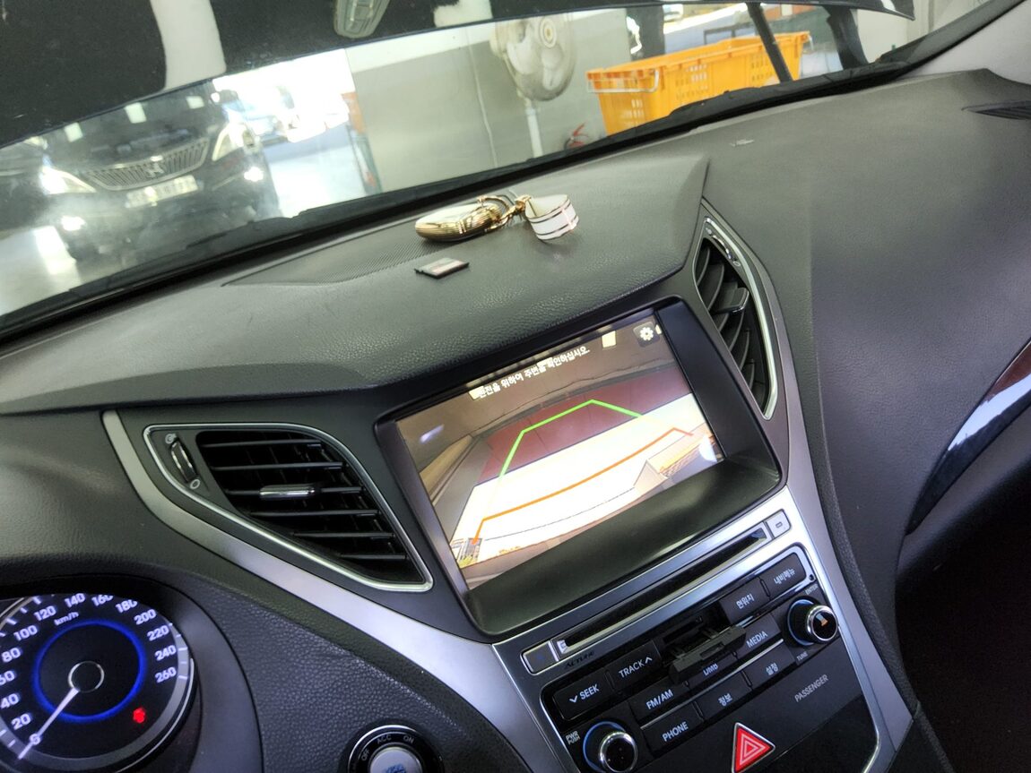 HYUNDAI GRANDEUR HG HG 240 MODERN 2016 - zdjęcie 17