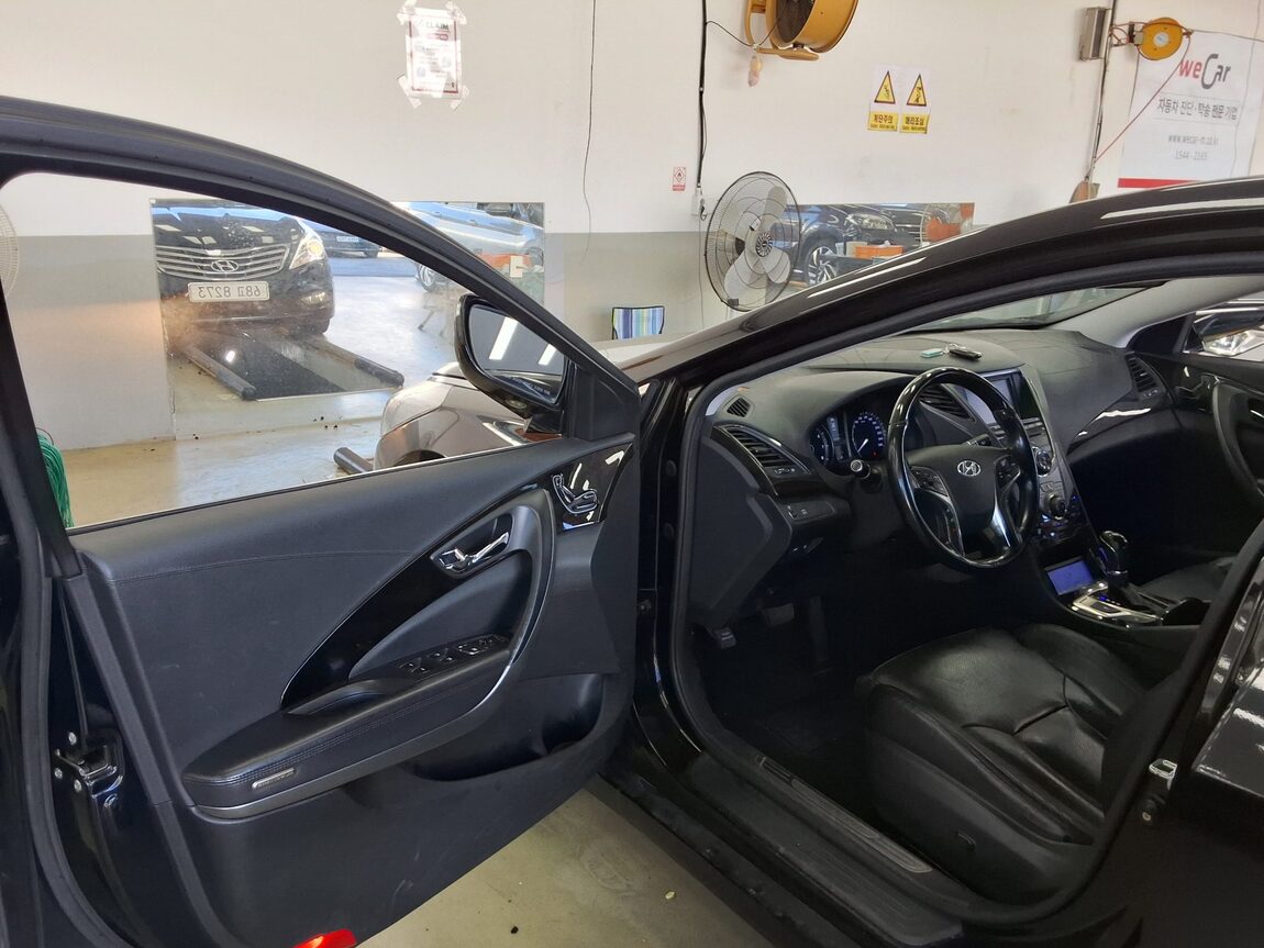 HYUNDAI GRANDEUR HG HG 240 LUXURY 2011 - zdjęcie 10