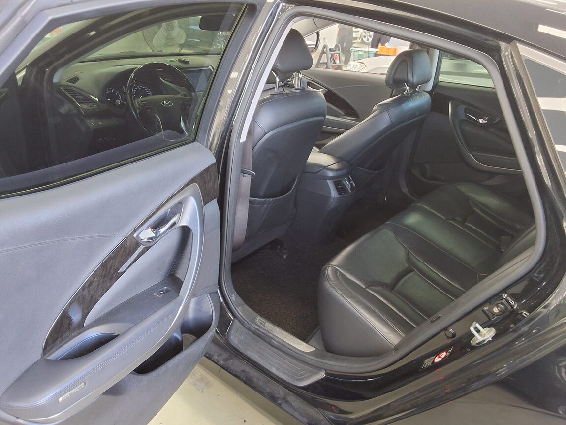 HYUNDAI GRANDEUR HG HG 240 LUXURY 2011 - zdjęcie 12