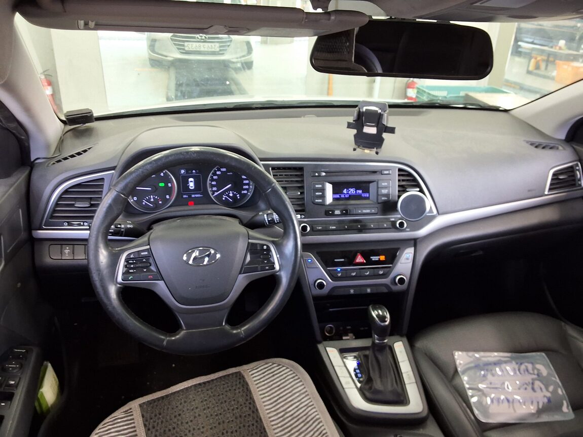 HYUNDAI AVANTE AD 1.6 DIESEL SMART 2017 - zdjęcie 11