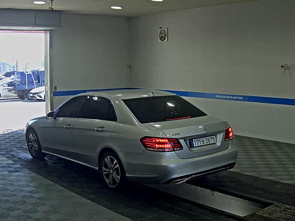 MERCEDES-BENZ E-CLASS (4TH GEN) E220 CDI AVANTGARDE 2014 - zdjęcie 6