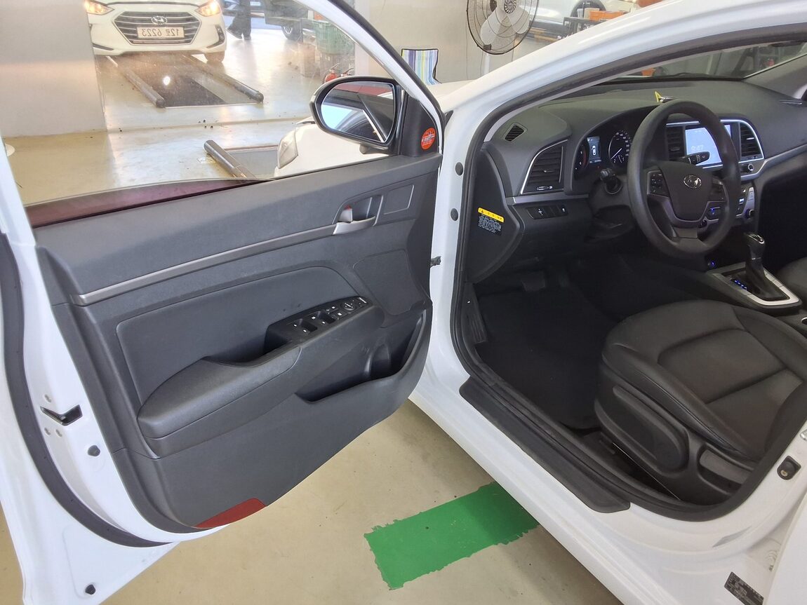 HYUNDAI AVANTE AD 1.6 DIESEL CORPORATE USE 2018 - zdjęcie 10