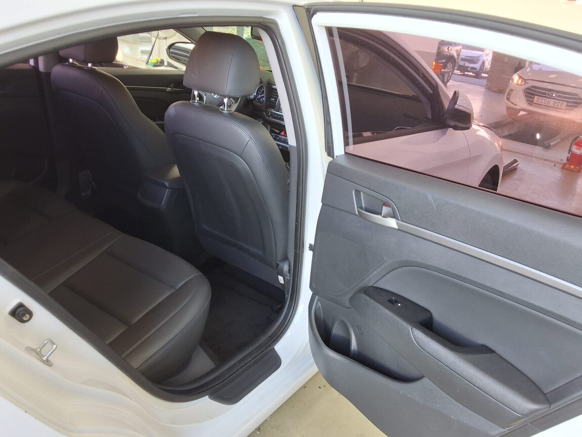 HYUNDAI AVANTE AD 1.6 DIESEL CORPORATE USE 2018 - zdjęcie 13