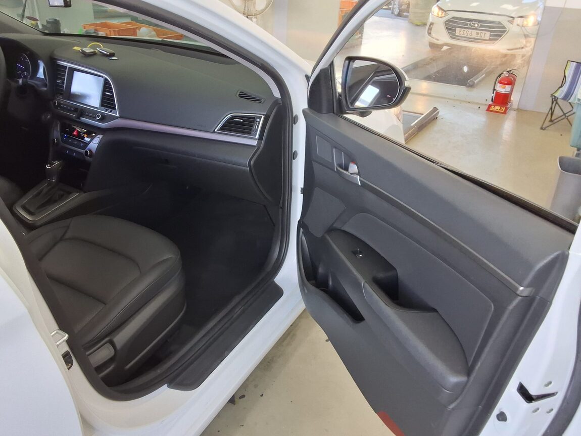 HYUNDAI AVANTE AD 1.6 DIESEL CORPORATE USE 2018 - zdjęcie 14