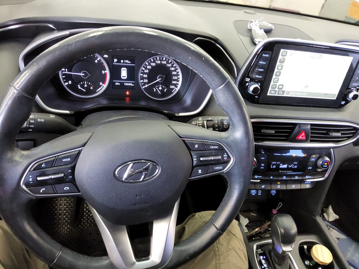 HYUNDAI SANTA FE (TM) R2.0 2WD PREMIUM 2019 - zdjęcie 17